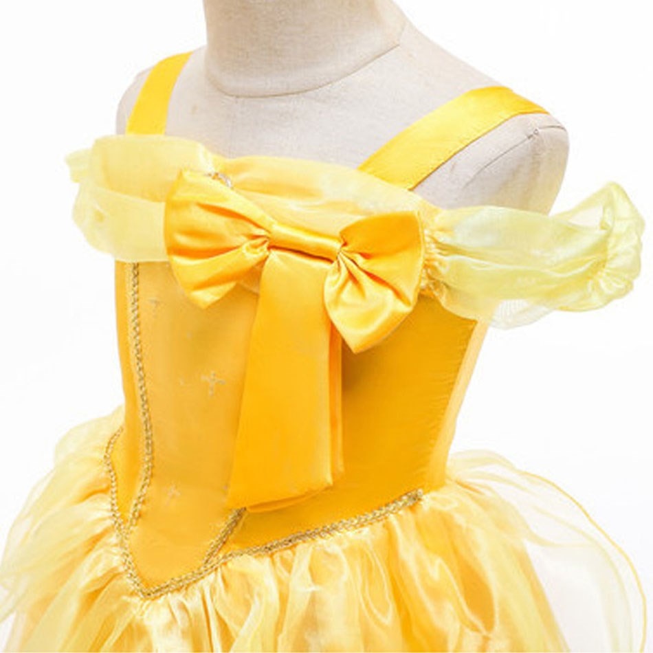 Vestir-se como personagem Vestir como Bela Vestimenta elegante Vestido de princesa Universo encantado Traje autêntico Sonhos realizados Sonho de princesa Realeza infantil Princesa da Disney Princesa clássica Moda infantil Magia dos contos de fadas Festa a fantasia