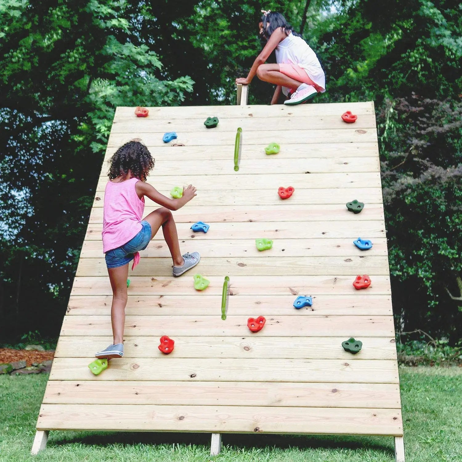 Kit Agarras de Escalada Infantil  Parede de Escalada para Crianças  Desenvolvimento Motor Infantil  Brincadeira Vertical para Crianças  Aventura em Casa  Estímulo ao Crescimento Ativo  Playground Vertical para Crianças  Kit de Agarras para Parede  Atividade Lúdica e Educativa  Escalada Segura para Crianças  Diversão e Desenvolvimento  Habilidades Motoras na Infância  Parede de Escalada Divertida