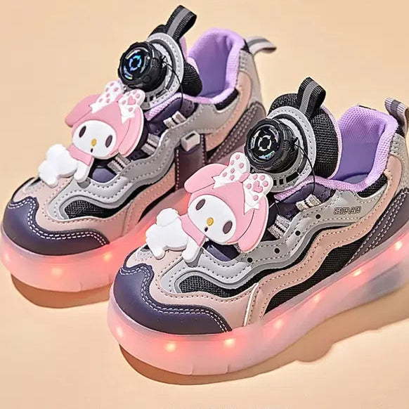 Tênis infantil com LED e rodinhas, Tênis patins infantil My Mellody, Tênis com rodinhas para meninas, Tênis de luzinha infantil, Tênis infantil que vira patins, Tênis My Mellody rodinhas retráteis, Tênis infantil com LED feminino, Tênis de rodinha e luz para crianças, Melhor tênis infantil com rodinhas e luz, Onde comprar tênis infantil com LED e rodinhas, Tênis My Mellody original com rodinhas, Tênis infantil confortável com LED, Tênis para criança com luz e rodinhas, Tênis que vira patins infantil seguro
